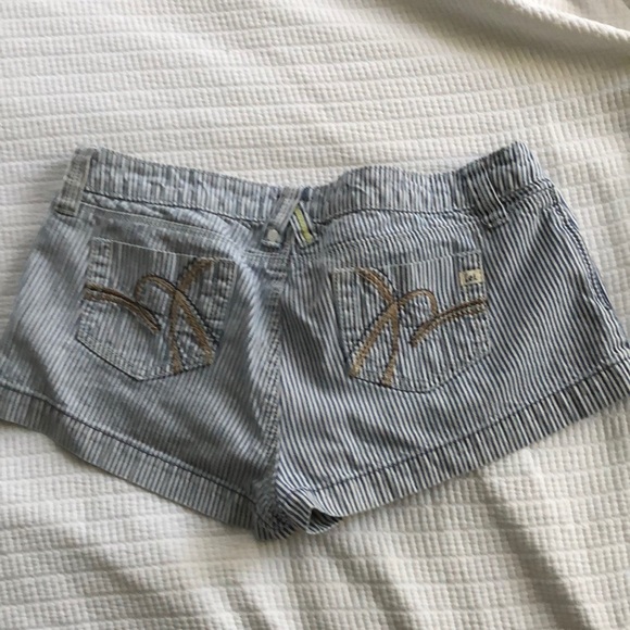 Striped shorts - Picture 2 of 3